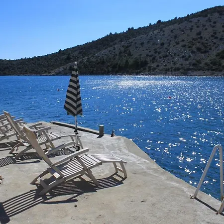 Apartment By The Sea Vinisce, Trogir - 8659 Vinisce