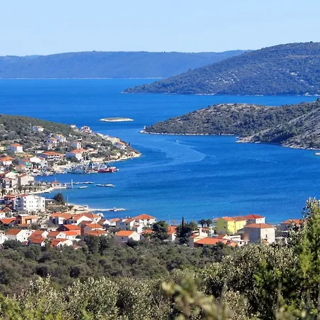 Apartment By The Sea Vinisce, Trogir - 8659 Vinisce