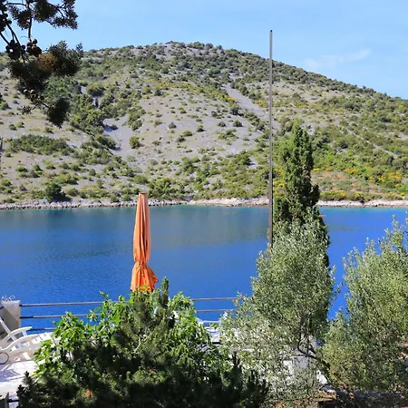 Apartment By The Sea Vinisce, Trogir - 8659 Vinisce